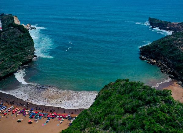 Pantai Baron Menyimpan Pasir Putih Nan Lembut