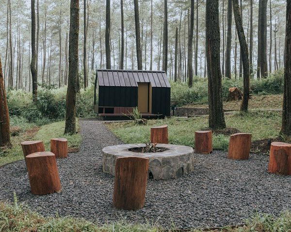 Bobocabin Cikole, Glamping di Hutan Pinus