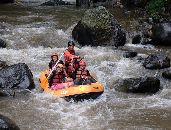 Rafting Sungai Brantas Meretas Enam Jeram