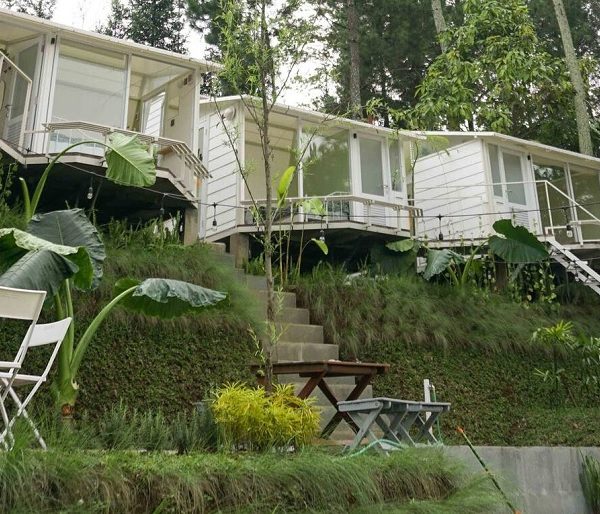 Over Easy Glamping di Tengah Kota Bandung