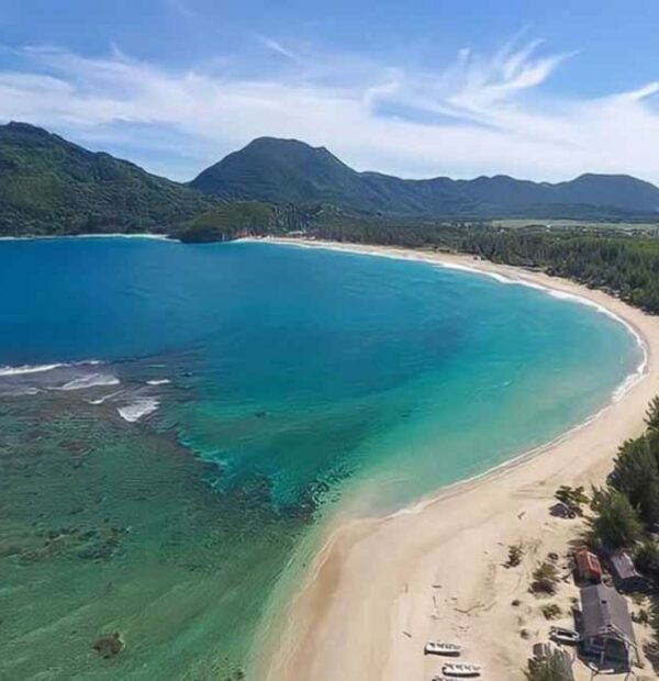 Keindahan Pantai Lampuuk di Aceh