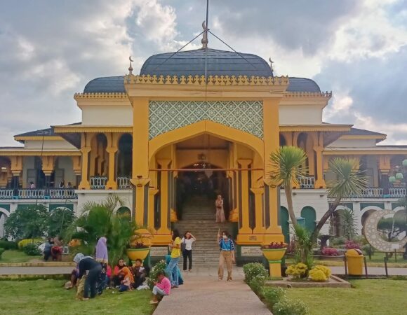 Mengenal Sejarah Sultan Deli di Istana Maimun 