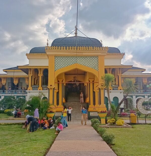 Mengenal Sejarah Sultan Deli di Istana Maimun 