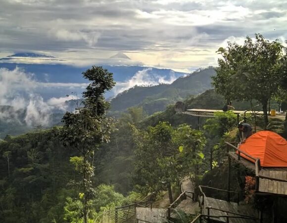 Nglinggo Hills dan Beragam Spot Foto