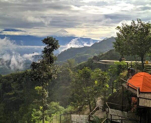 Nglinggo Hills dan Beragam Spot Foto