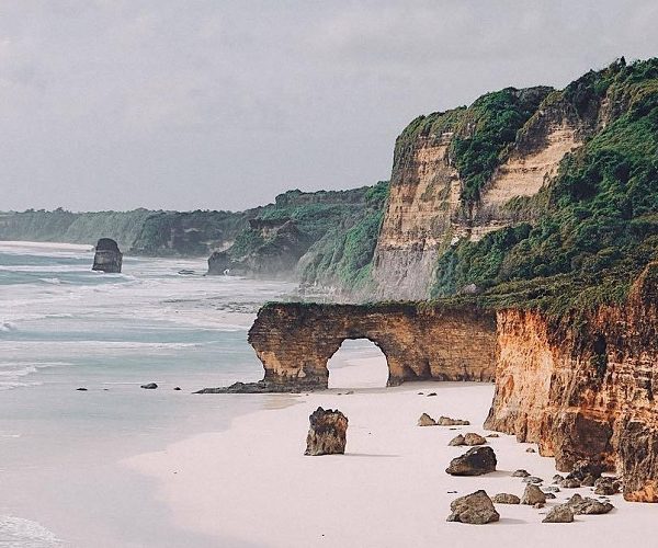 Tanjung Mareha Titik Pandang Samudera Hindia