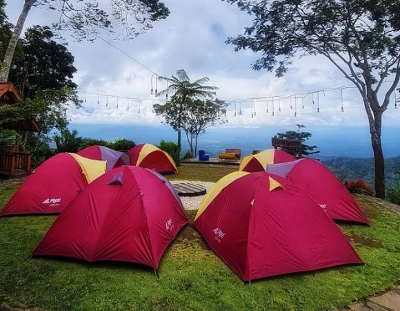 Bukit Ngisis Camping di Puncak 9