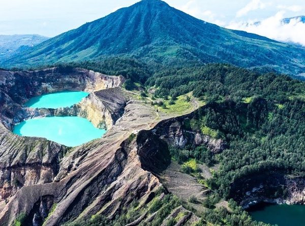 Tiga Roh di Danau Kelimutu NTT