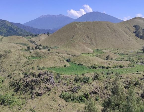 Bukit Teletubbies di Kawah Wurung Bondowoso