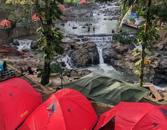 Curug Leuwibumi Riverside Camping di Serang