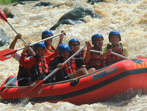 Rafting Magelang di Antara Dua Sungai