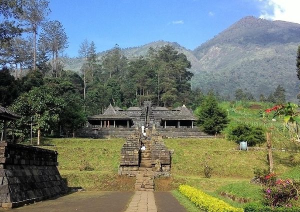 Wisata Karanganyar di Kaki Gunung Lawu