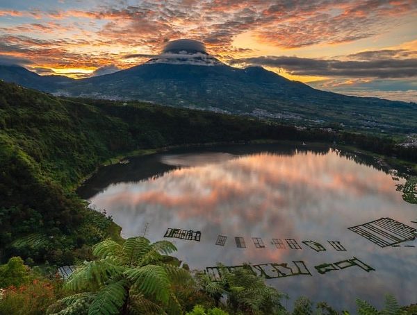 Telaga Menjer Oase di Kaki Gunung Bismo