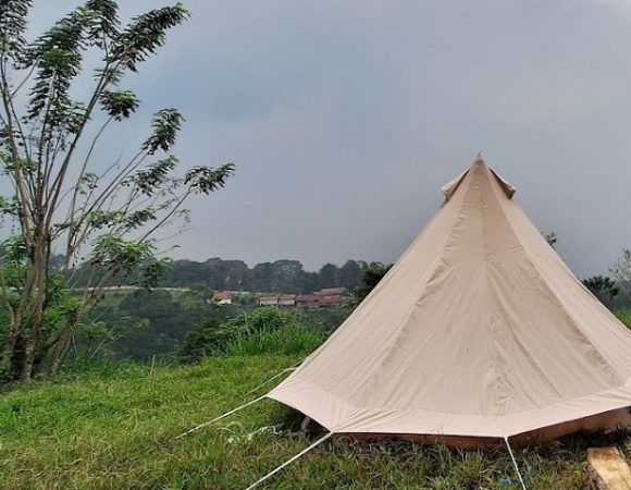 Tiara Camp Camping Bebas di Lahan Lapang