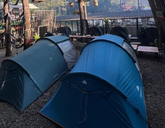 Legok Reret Camping Ground di Tepi Sungai Palayangan