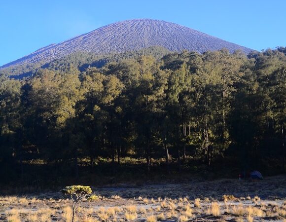 Ini Jalur Pendakian Gunung Semeru – Bromo