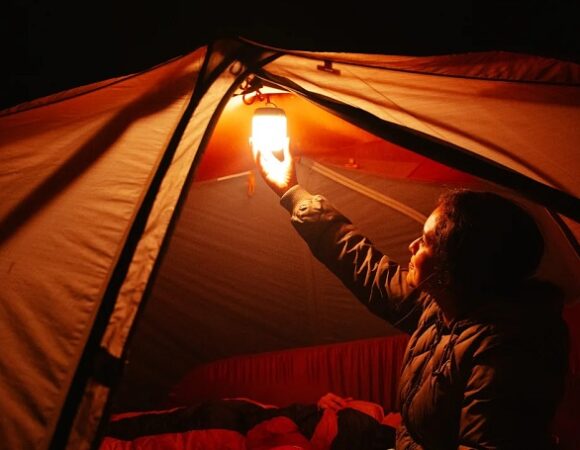 Lampu Camping Rekomendasi: BioLite AlpenGlow 500