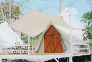 Popondok Glamcamp Glamping Tepi Danau Cilopang Garut