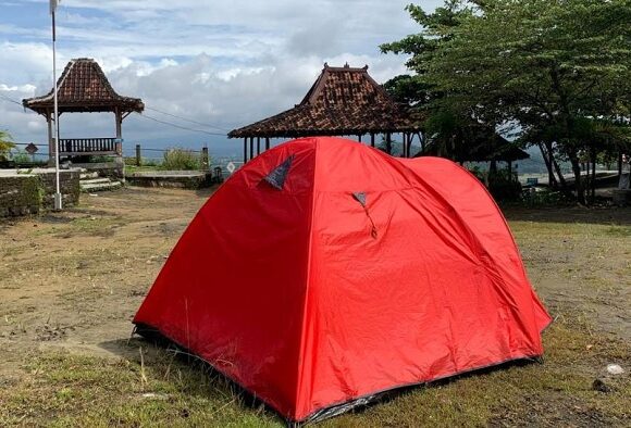 Bukit Tompak Camping Ground dari Puncak Bantul