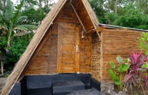 Triangle House Hotspring Glamping Kolam Air Panas Kintamani