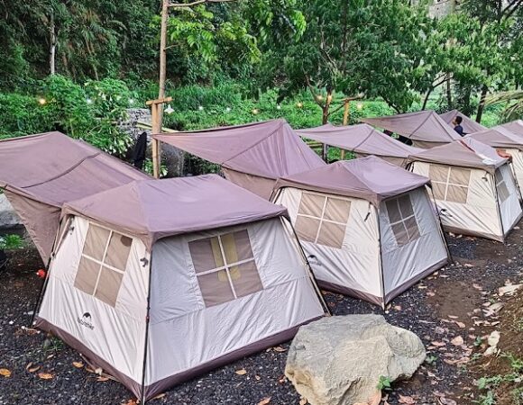 Lembah Bromo Camping dan Tubing di Kaki Semeru